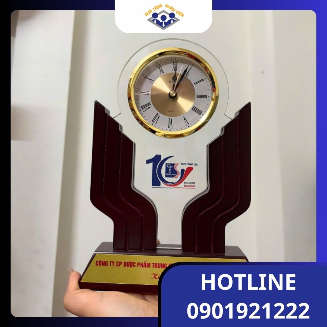 Đồng hồ để bàn in logo